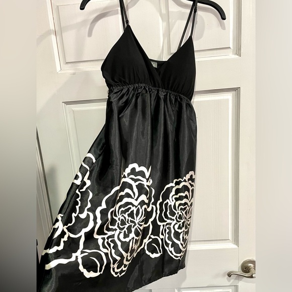 DOTS silky black with white floral bottom Spaghetti Strap Dress SizeM like new - Picture 5 of 11